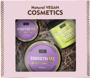 LaQ FORGET-ME-NOT dovanų rinkinys: dušo gelis 500 ml + veido prausimosi putos 40 g + veido sviestas 40 g + kūno šveitiklis 220 g